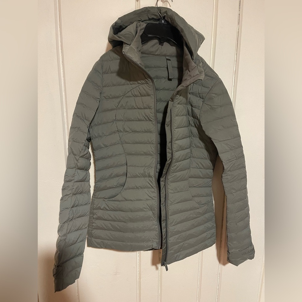 Like new Lululemon women’s puffer. Size 6